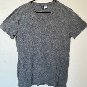 Divided by H&M v-neck shirt